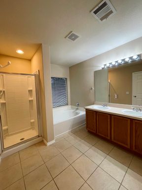 376 Spruce Dr., Kyle, TX 78640