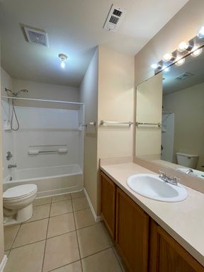 376 Spruce Dr., Kyle, TX 78640