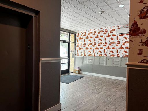 910 W 25TH St #607, Austin, TX 78705