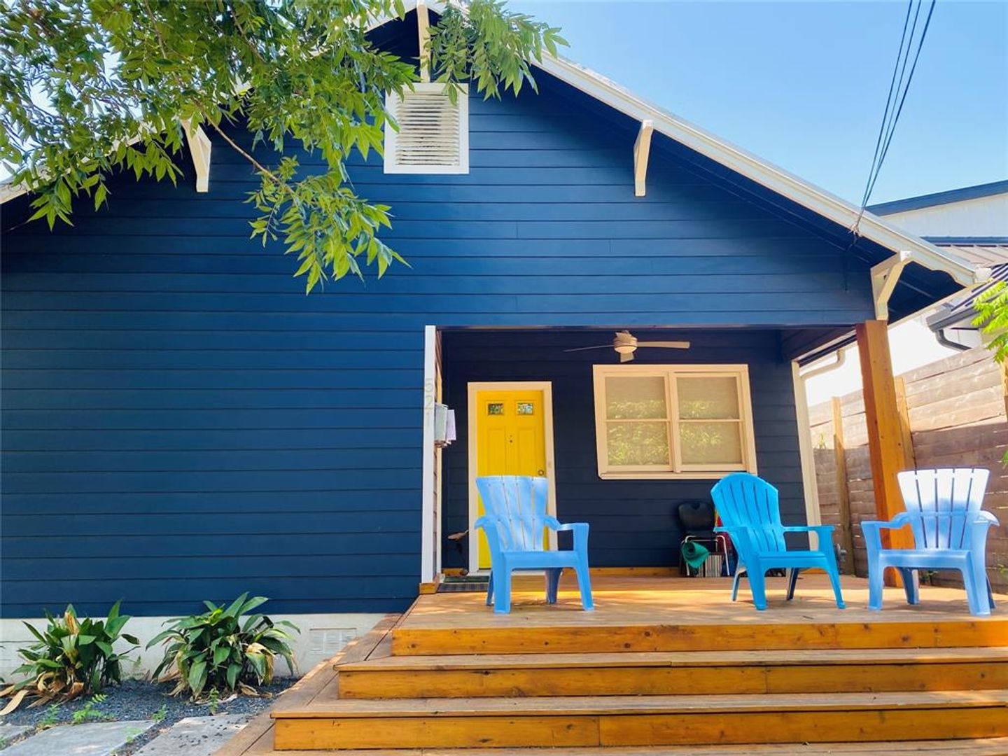 Austin House: 521 E Live Oak St