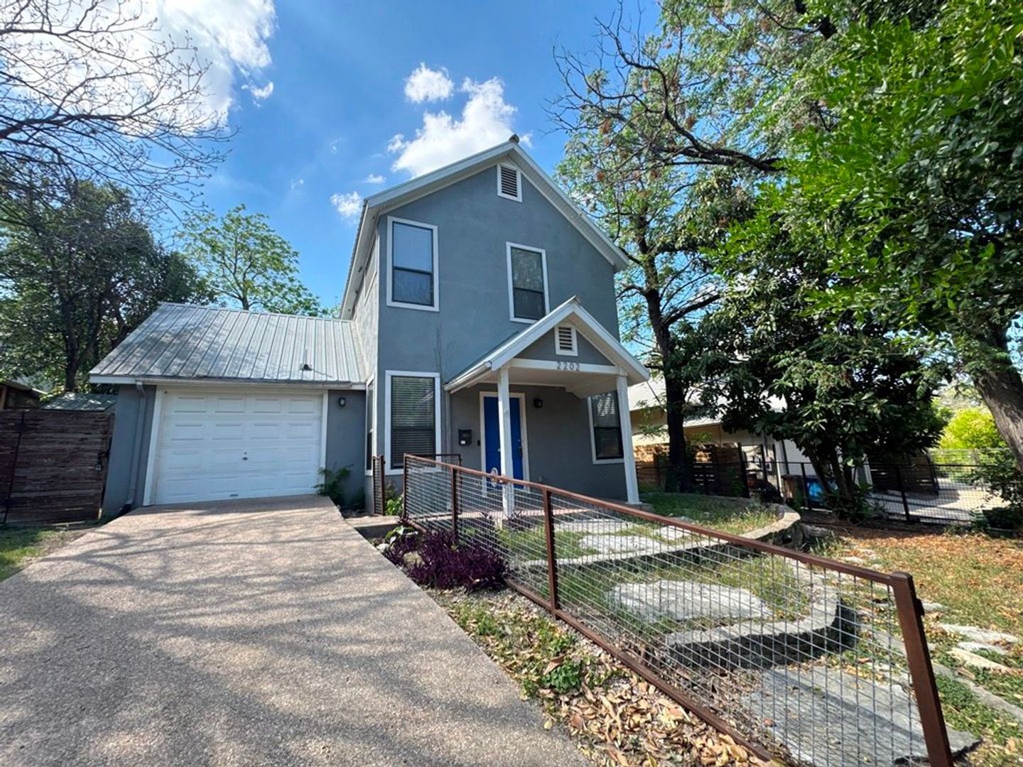 Austin House: 2202 East Side Dr