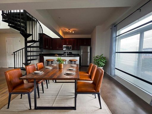 910 W 25TH St #607, Austin, TX 78705