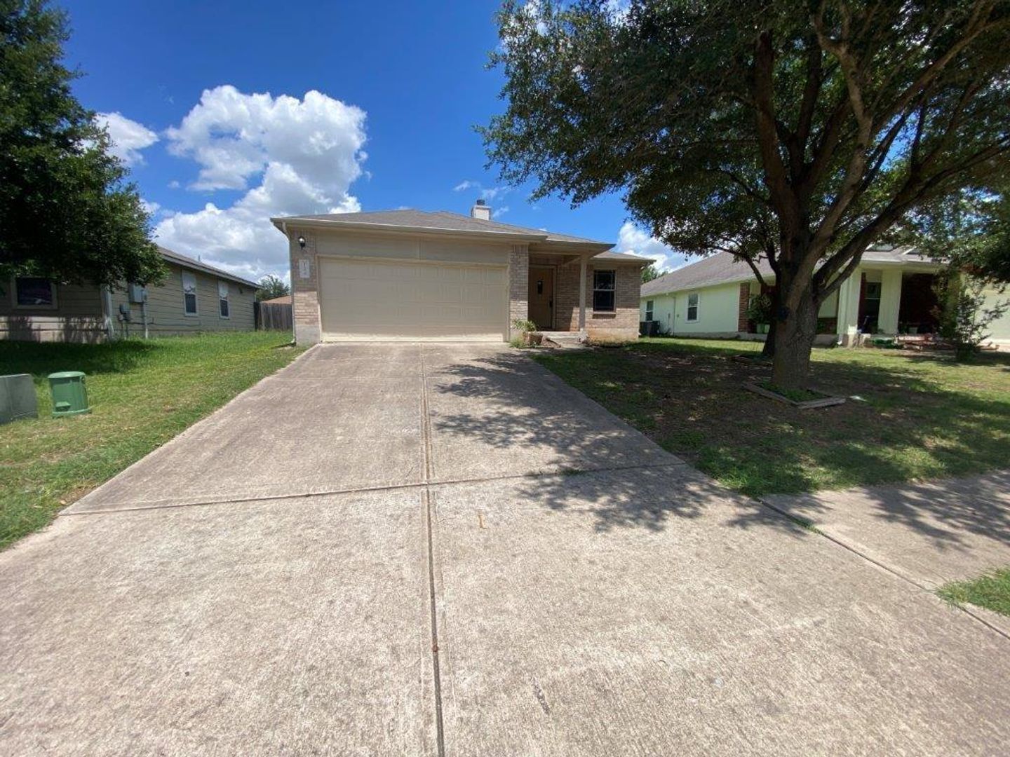 Hutto House: 124 Easy St.