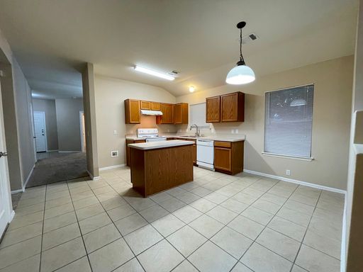 376 Spruce Dr., Kyle, TX 78640