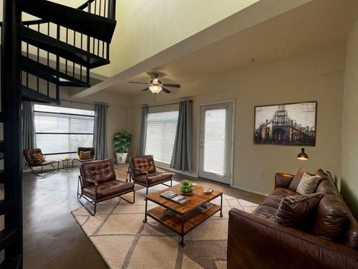 910 W 25TH St #607, Austin, TX 78705