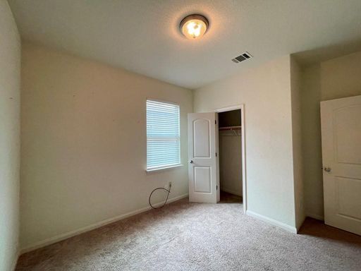 408 Farmer Ln, Jarrell, TX 76537