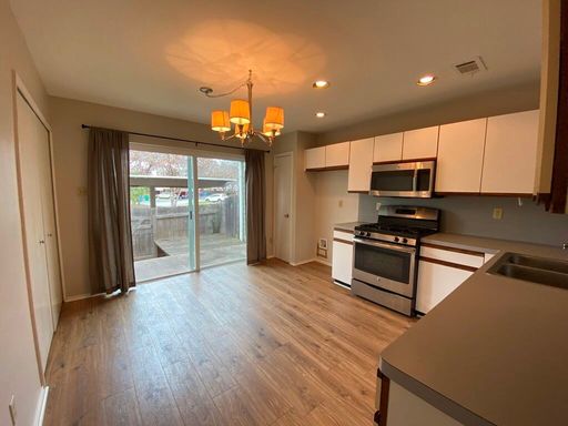 12325 Los indios Trl, Austin, TX 78729-7661