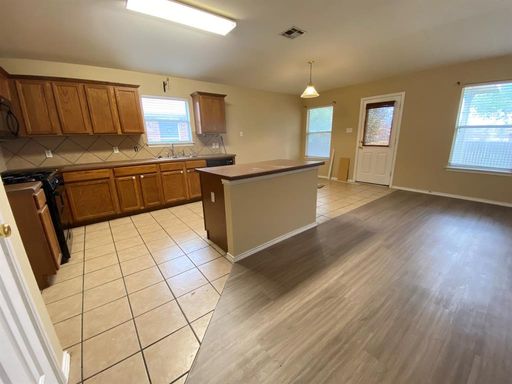 258 Western Dr, Kyle, TX 78640