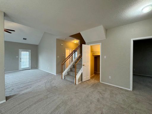 544 Hogan, Kyle, TX 78640