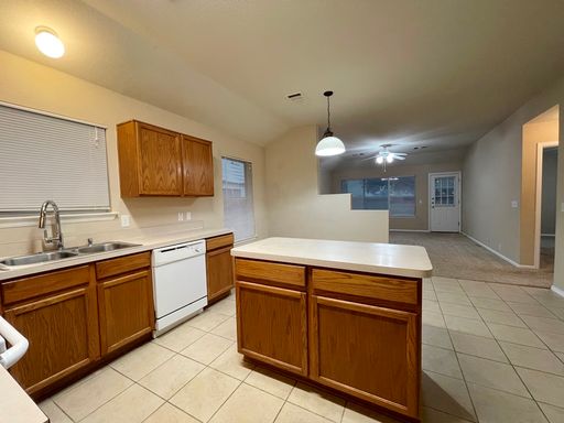 376 Spruce Dr., Kyle, TX 78640