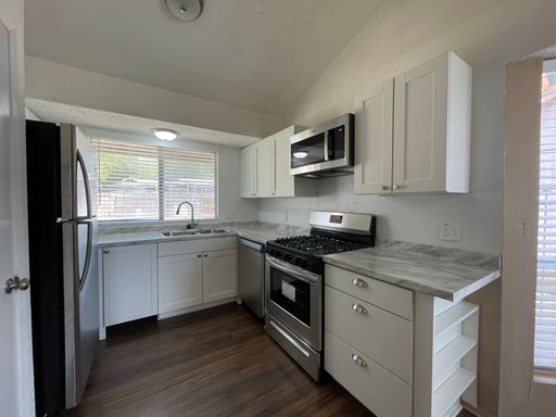 5753 Palo Blanco Ln, Austin, TX 78744-3858