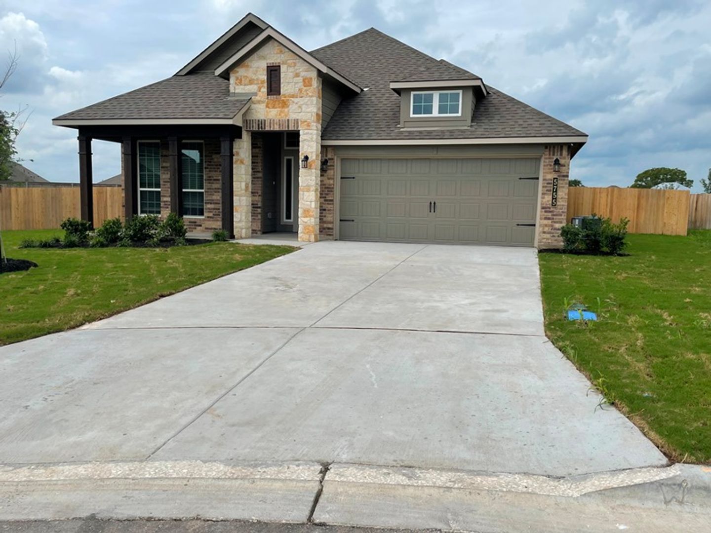 Belton House: 5755 Redfish Ct