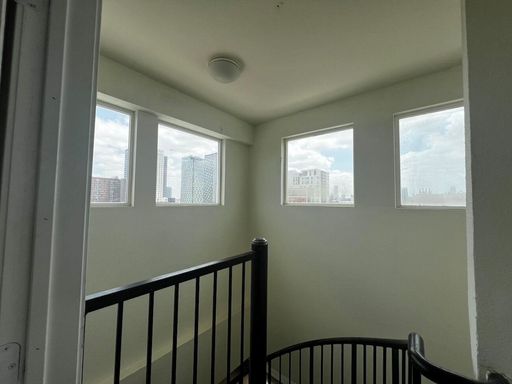 910 W 25TH St #607, Austin, TX 78705