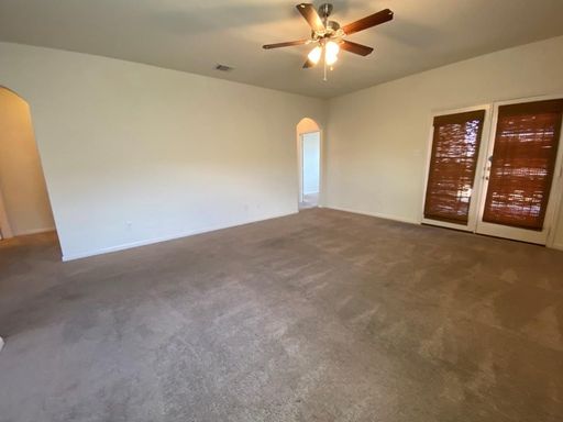 408 Farmer Ln, Jarrell, TX 76537