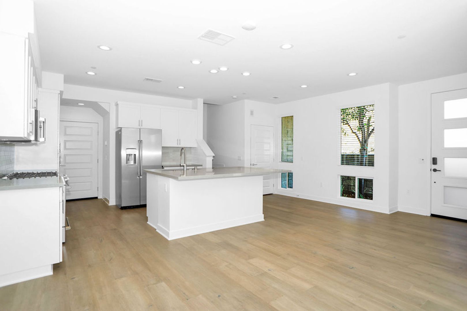 San Diego House: 10881 McCan Ct