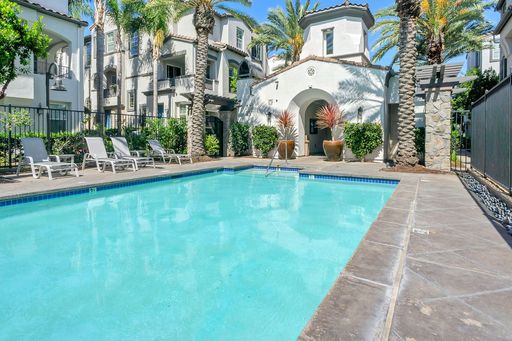 **$250 MOVE-IN SPECIAL**Beautiful 3 Bedroom Townhome with Bonus Room in Laurel & Magnolia – San Elijo! – photo 1