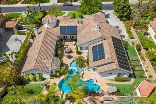 Beautiful Bel Etage Executive Home – photo 1