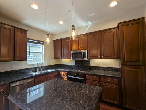 Beautiful San Moritz Townhome - 2 Bedroom PLUS Large Office – photo 1