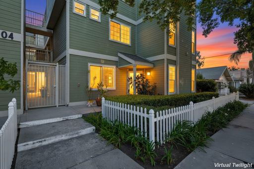 LOCATION! LOCATION! LOCATION! in this Desirable Hillcrest Condo – photo 1