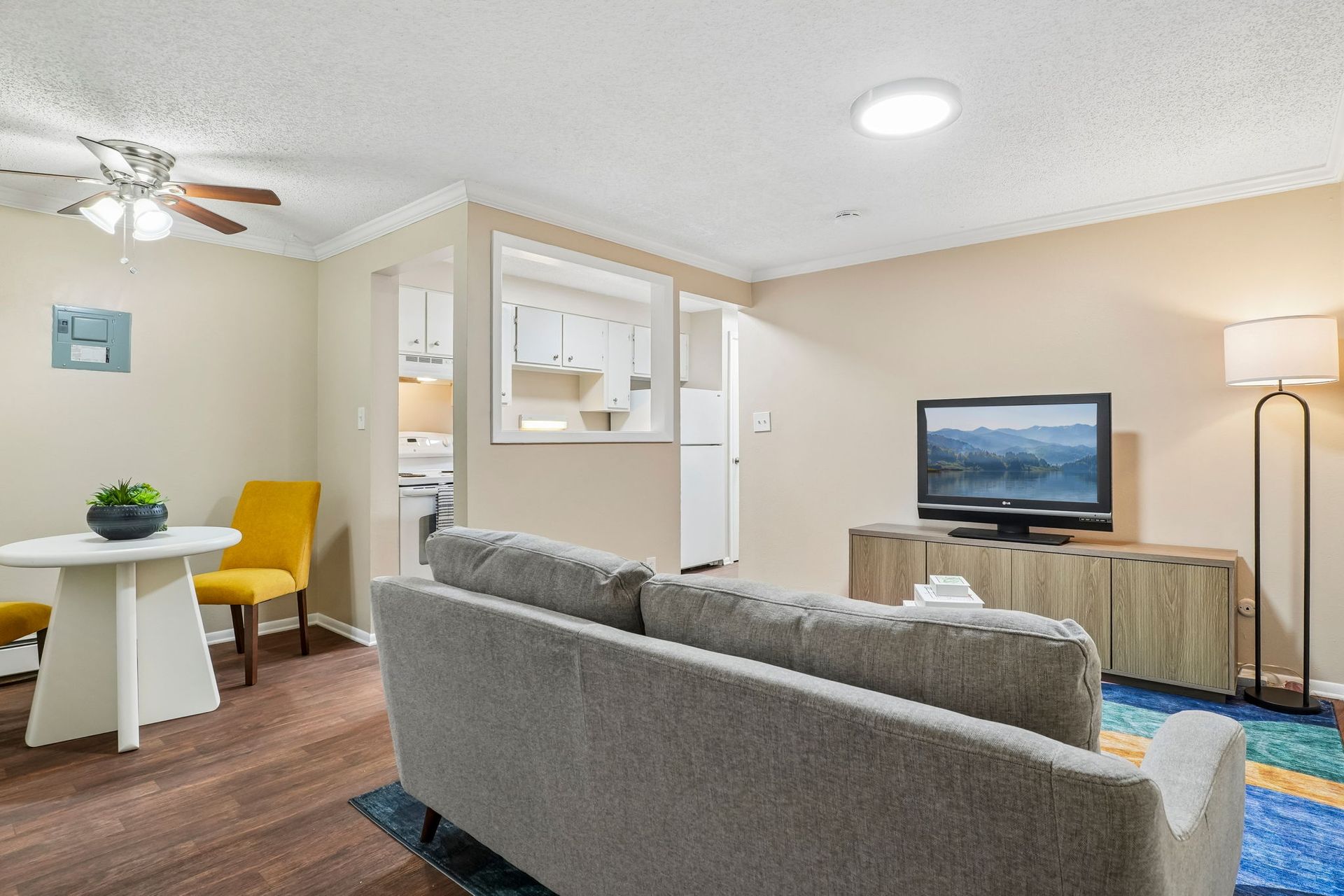 Englewood Apartment: 3300 S Washington St