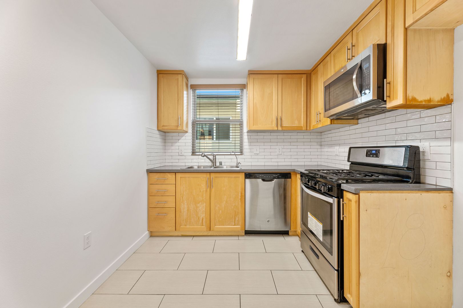 Burbank Plaza Townhomes 2 of 9