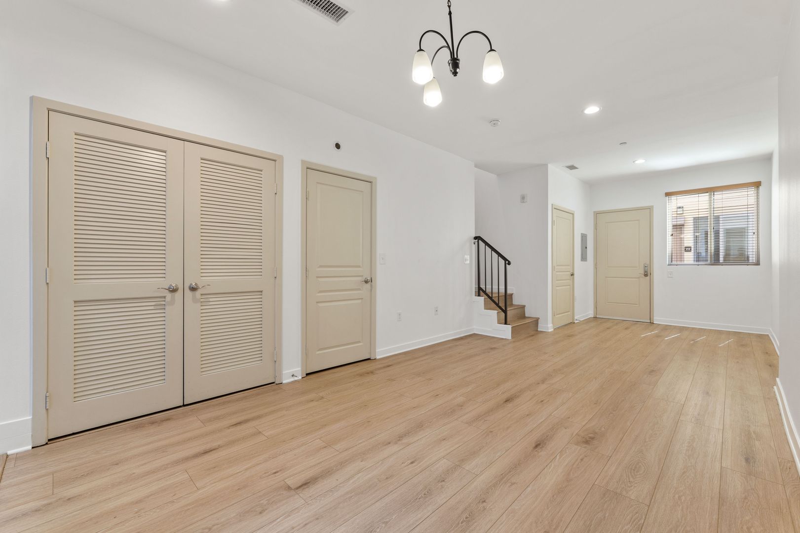Burbank Plaza Townhomes 3 of 9