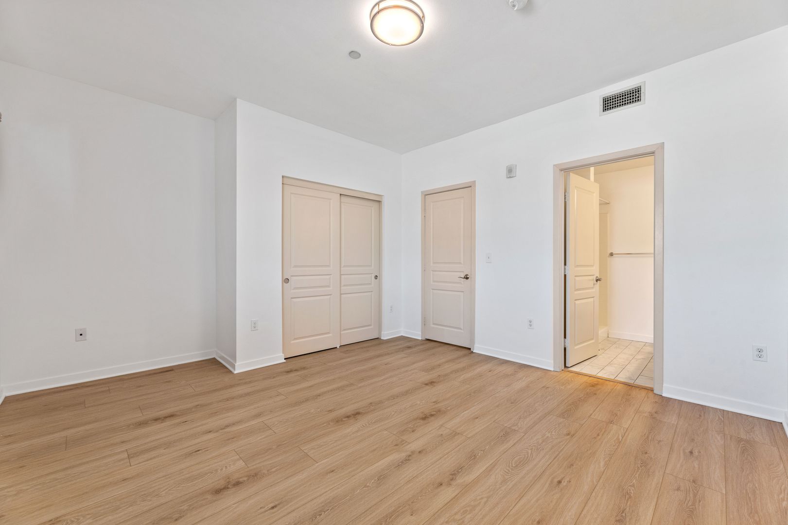Burbank Plaza Townhomes 6 of 9