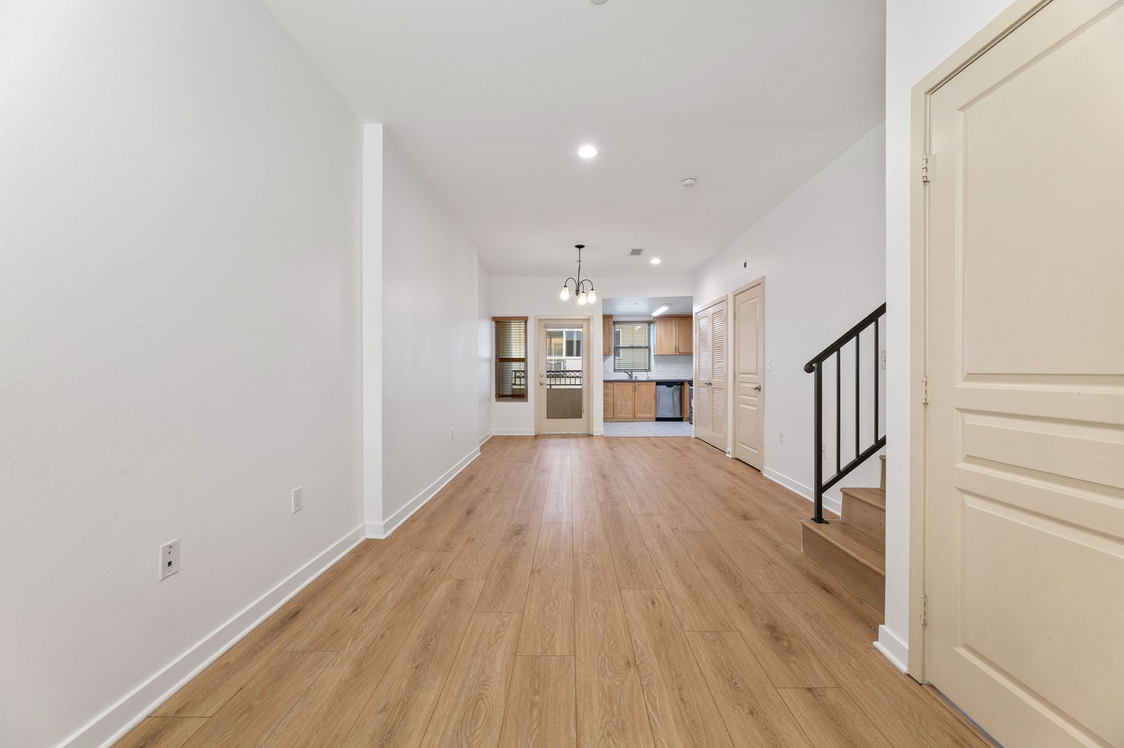 Burbank Plaza Townhomes 4 of 9