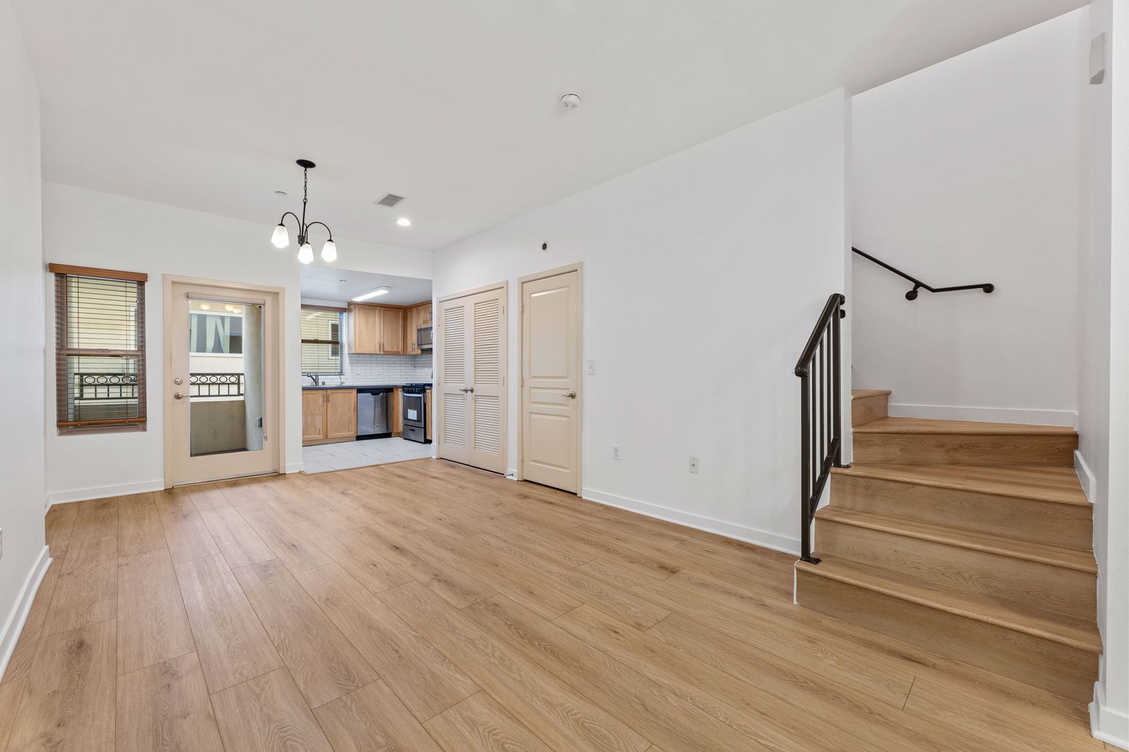 Burbank Plaza Townhomes 5 of 9