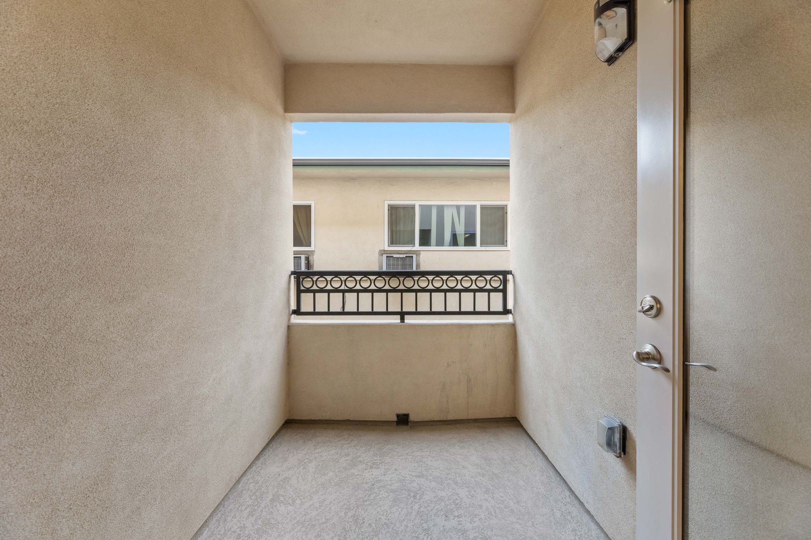 Burbank Plaza Townhomes 9 of 9