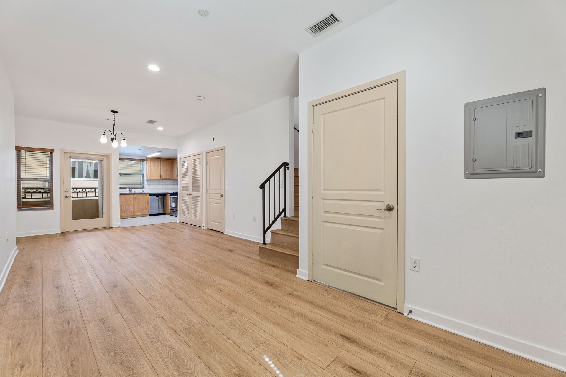 Burbank Plaza Townhomes 10 of 12