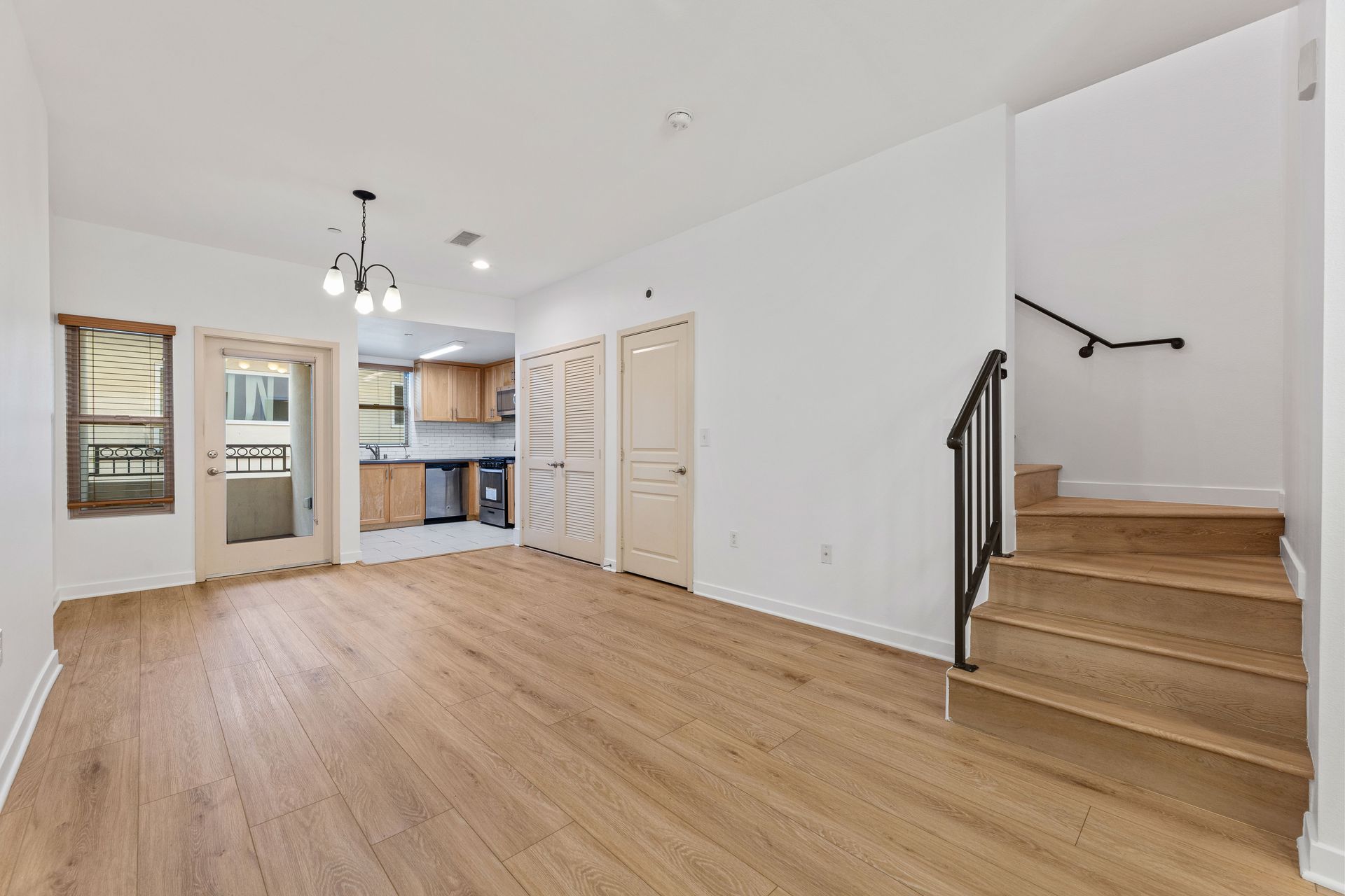 Burbank Plaza Townhomes 9 of 12