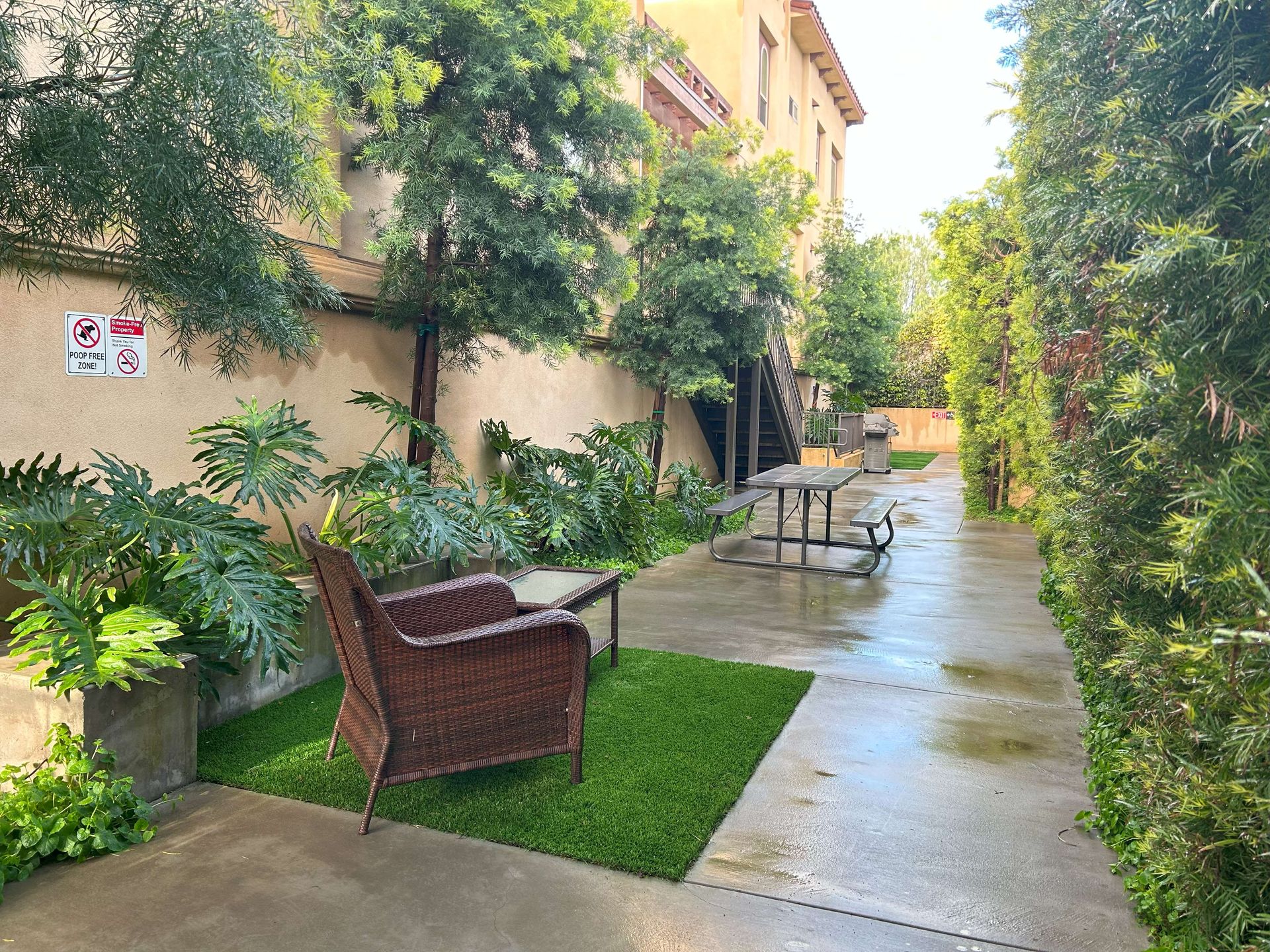 Burbank Plaza Townhomes 2 of 12