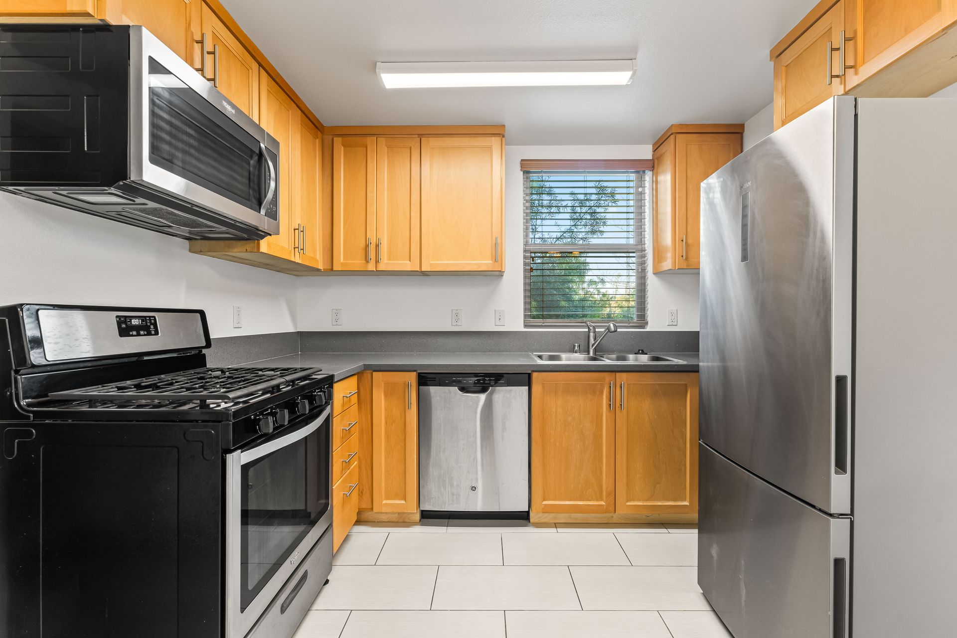 Burbank Plaza Townhomes 6 of 12