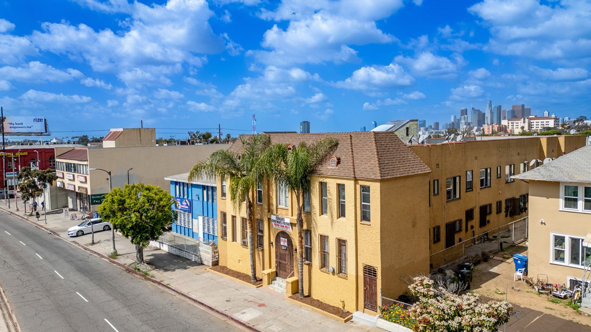 Los Angeles Apartment: 323 N Soto Street