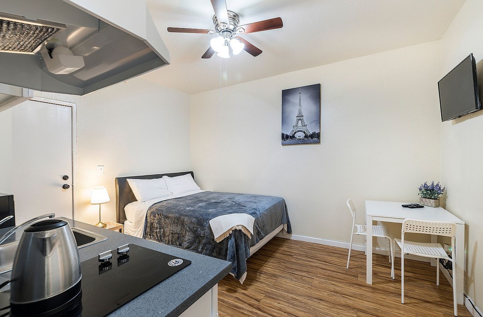 Los Angeles Apartment: 150 N Soto Street