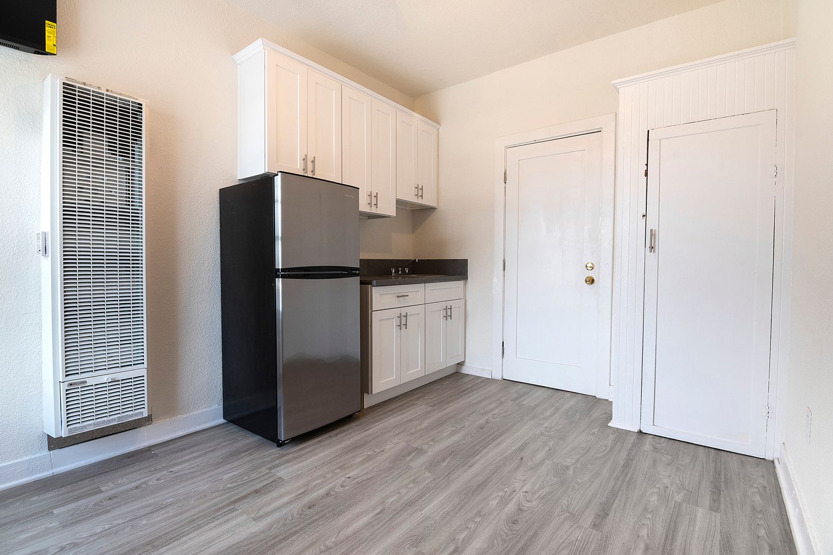 Wilmington Apartment: 819-823 Flint Avenue