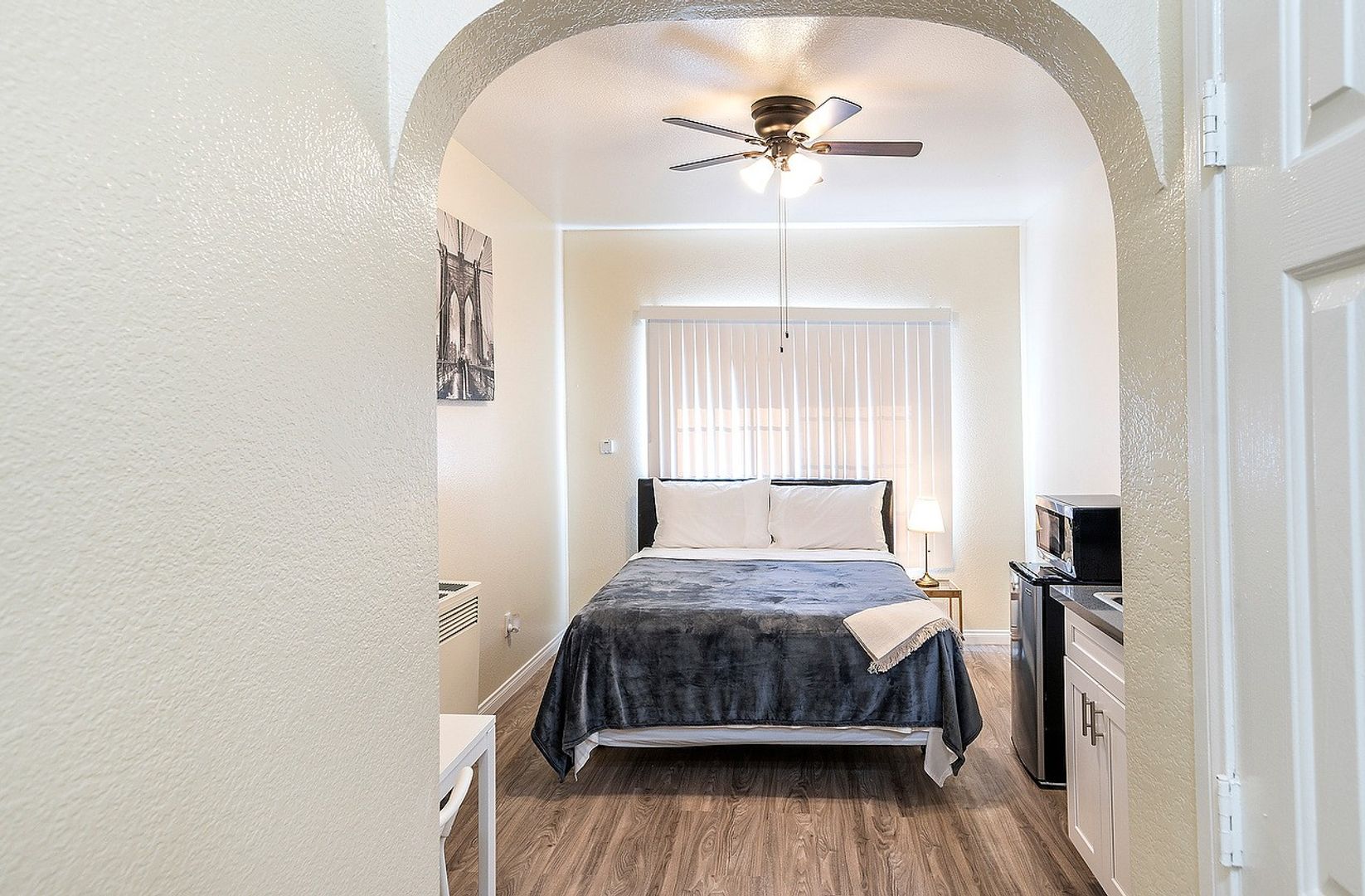 Los Angeles Apartment: 150 N Soto Street
