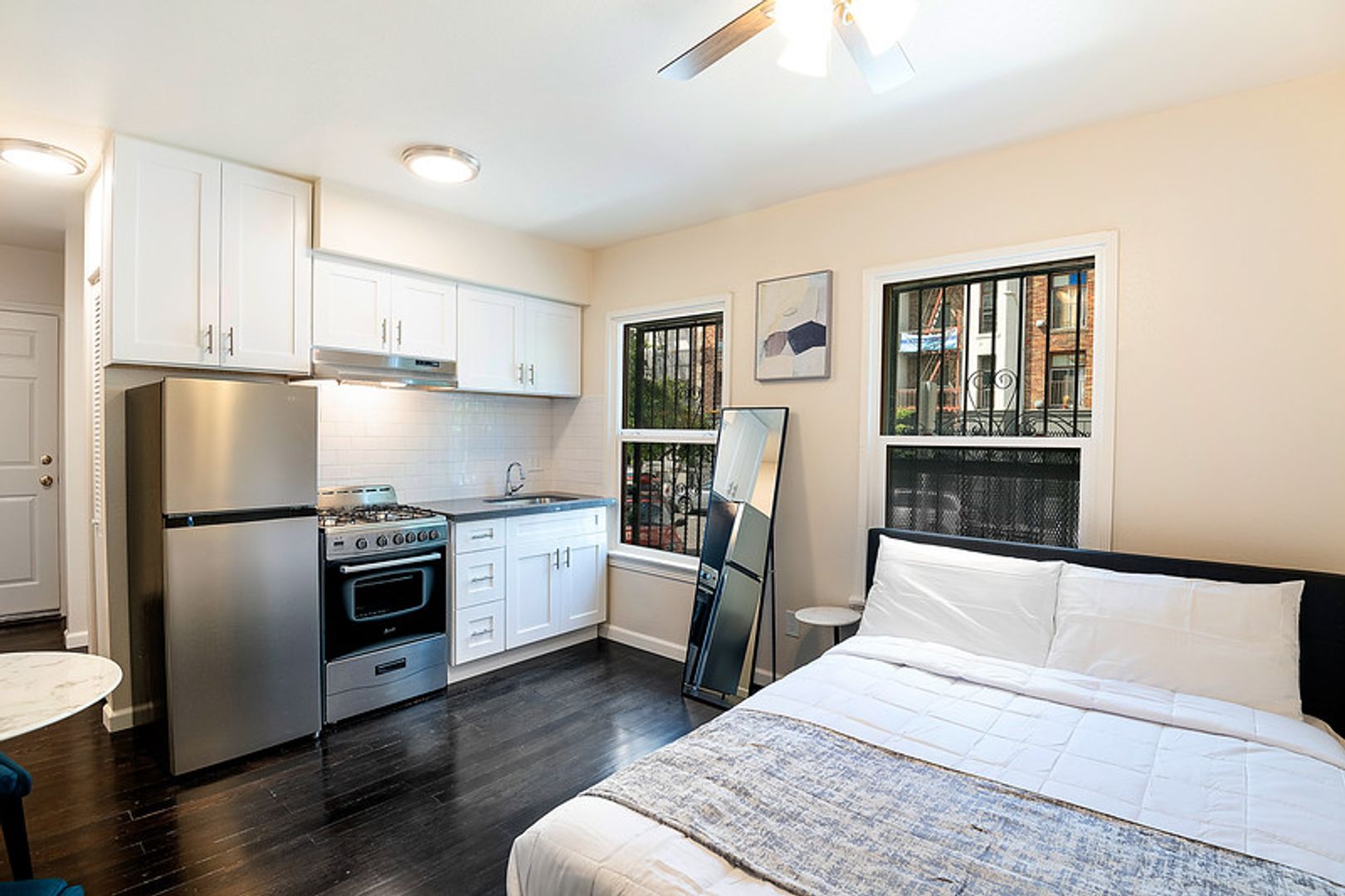 Los Angeles Apartment: 750 S Normandie Avenue