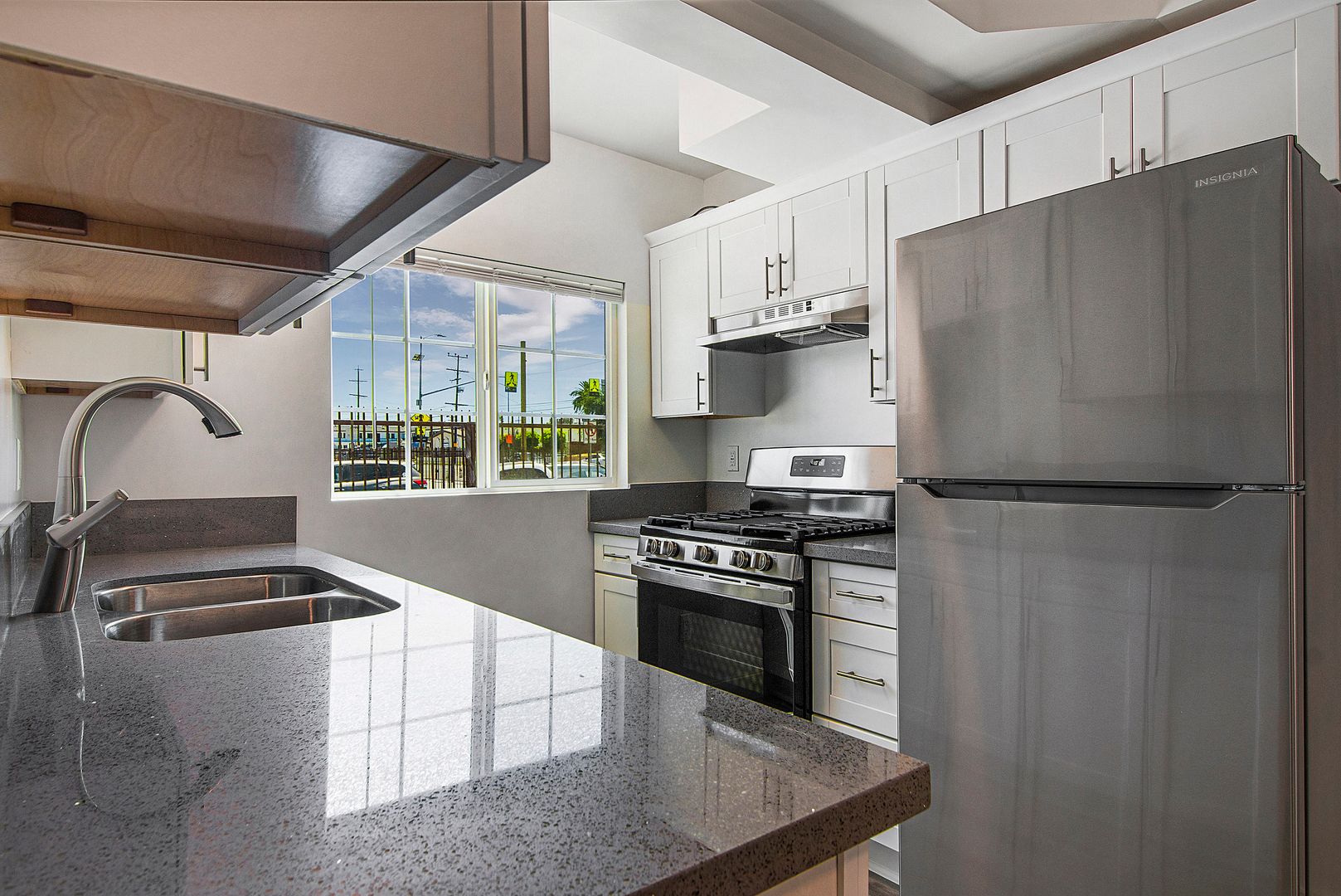 Los Angeles Apartment: 10520 S Figueroa Street