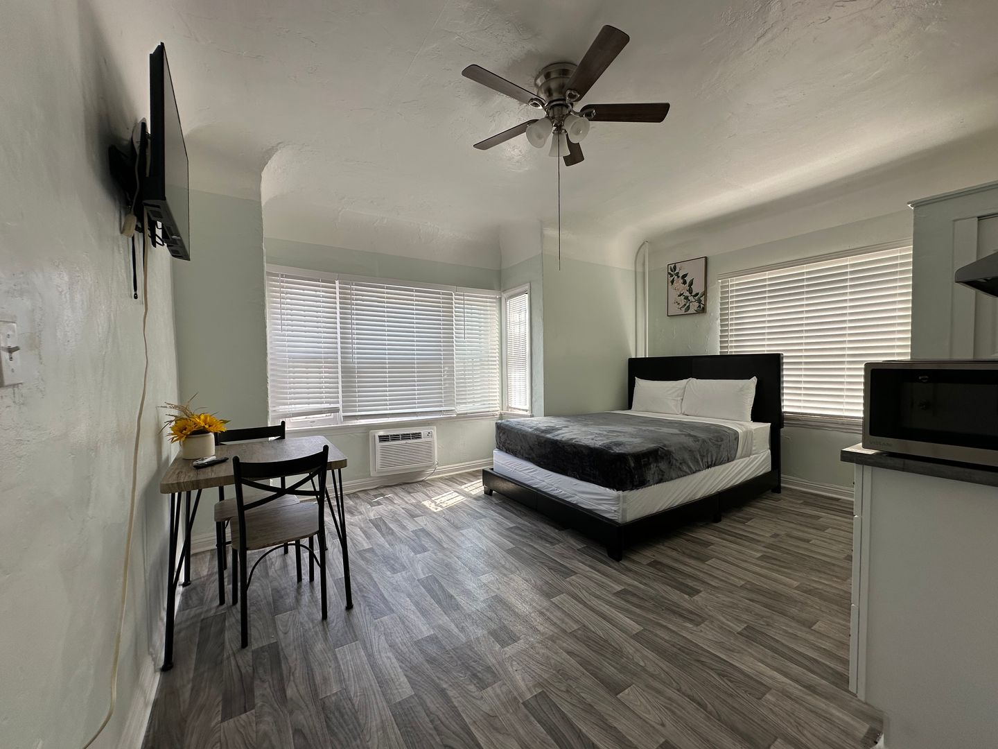 Los Angeles Apartment: 725 S Alvarado Street