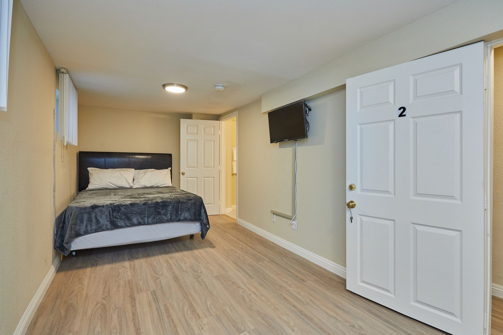 Los Angeles Apartment: 1840 W 11th Place