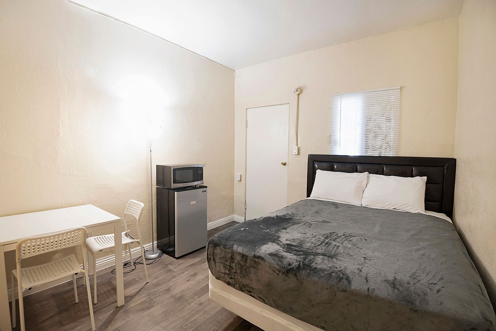 Los Angeles Apartment: 960 E Jefferson Blvd
