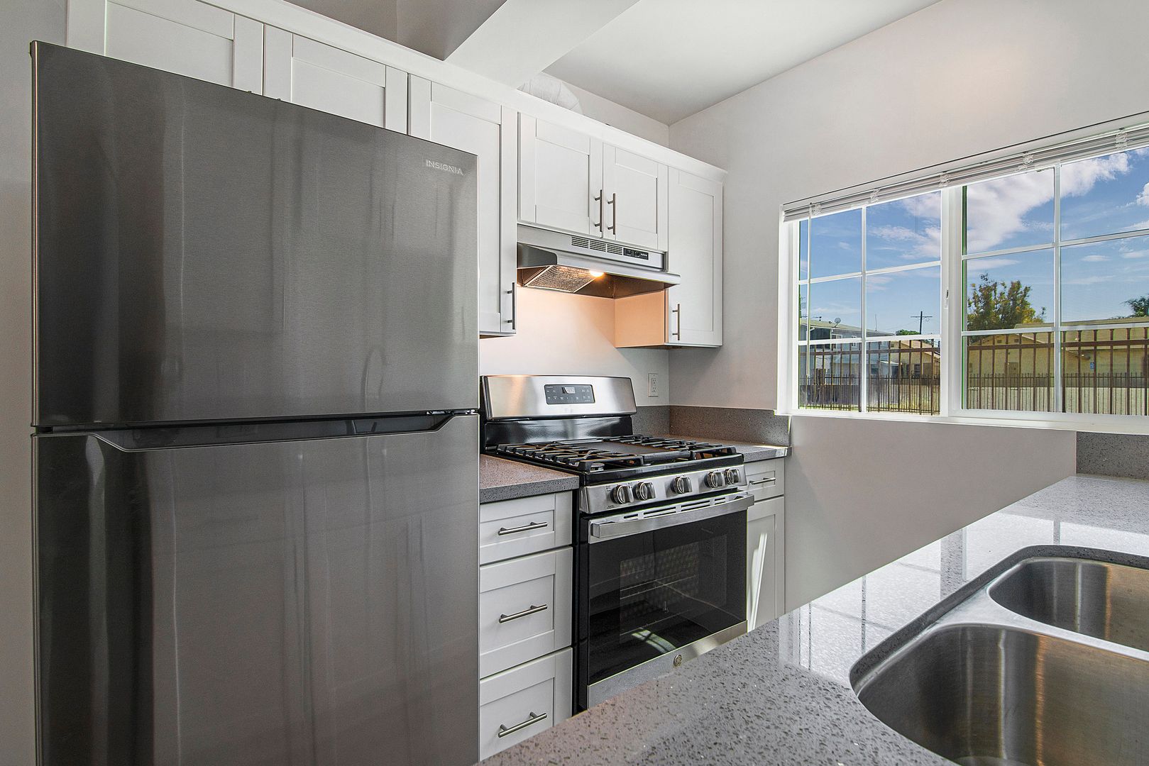 Los Angeles Apartment: 10520 S Figueroa Street