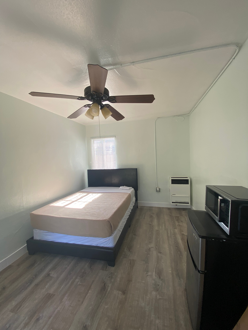 Los Angeles Apartment: 960 E Jefferson Blvd