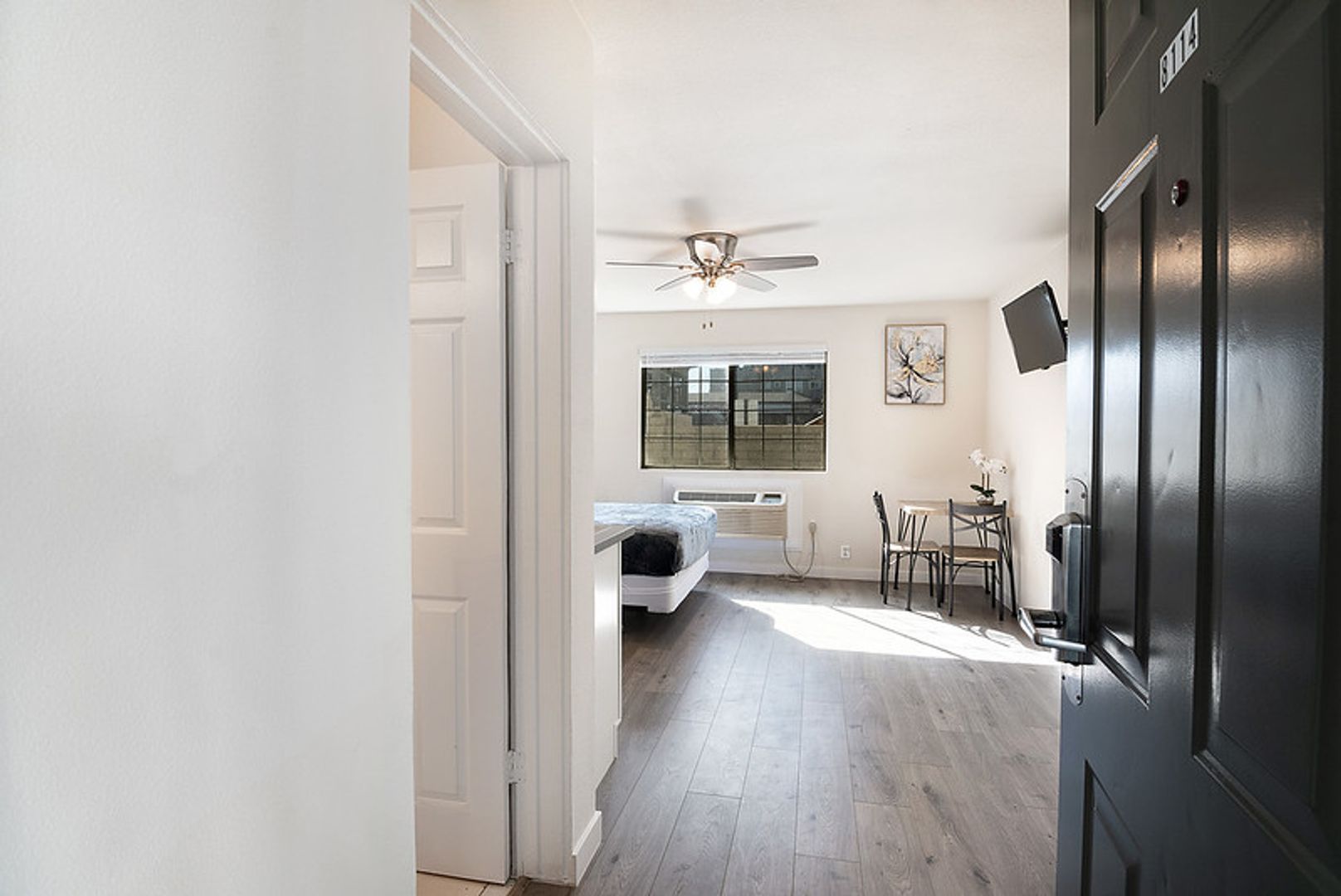 Los Angeles Apartment: 2025 W 3rd Street