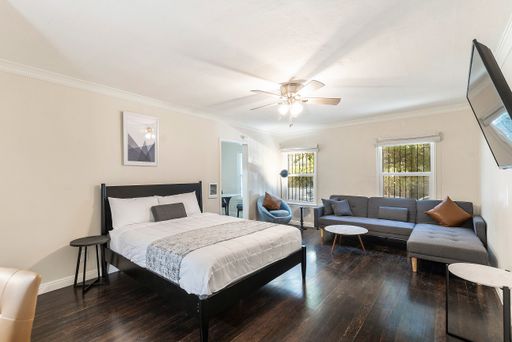 Furnished Studio in Koreatown – photo 1