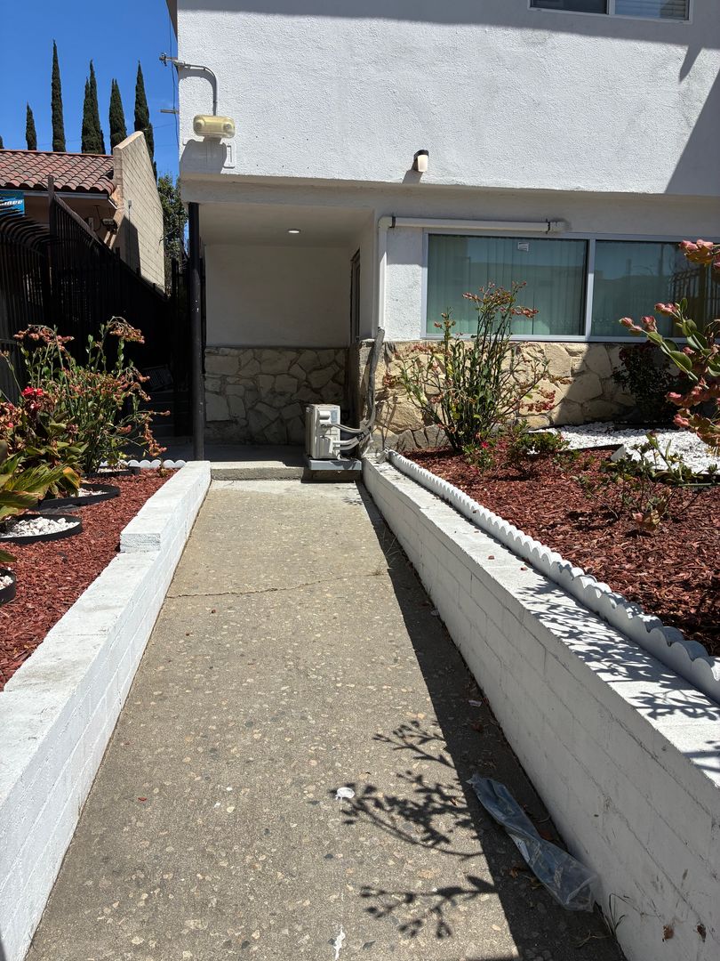 Los Angeles Apartment: 2025 W 3rd Street