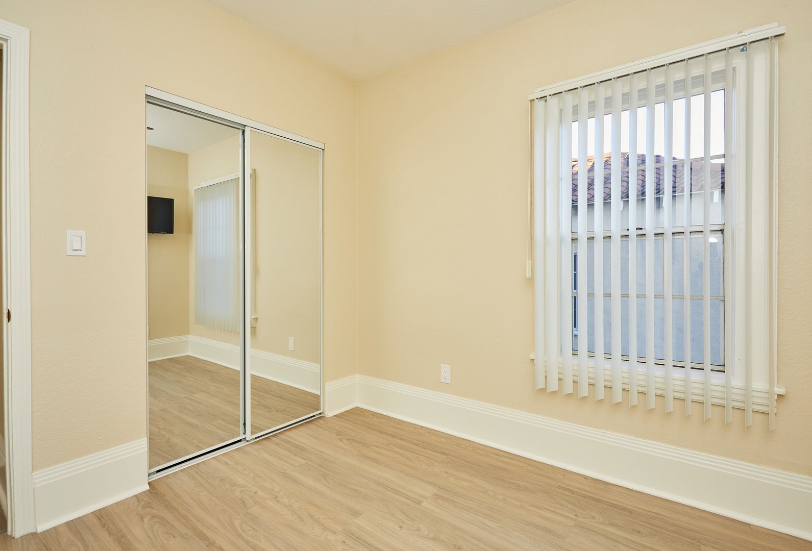 Los Angeles Apartment: 1840 W 11th Place