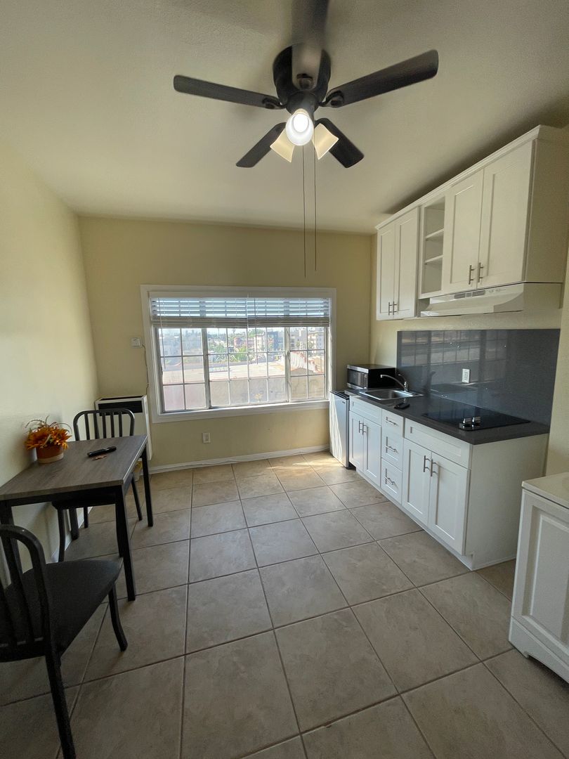 Los Angeles Apartment: 150 N Soto Street